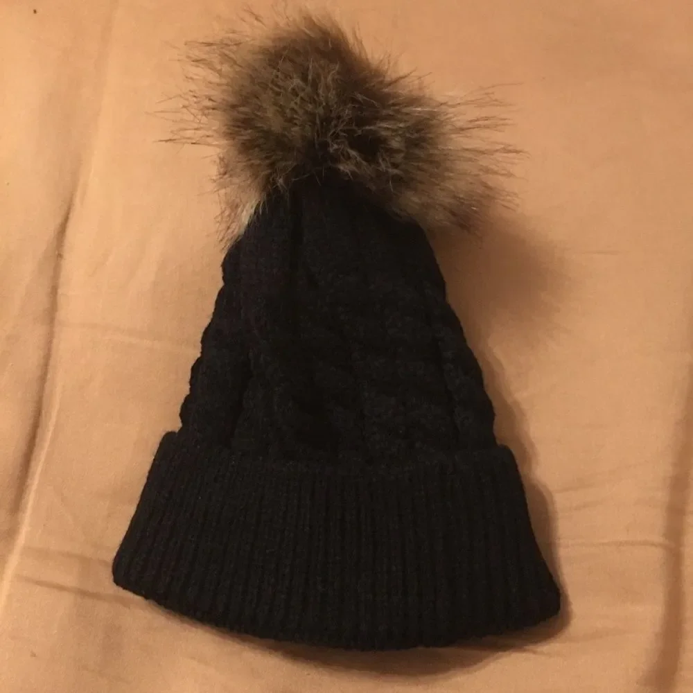 Fuzzy Top Baby Hat‎